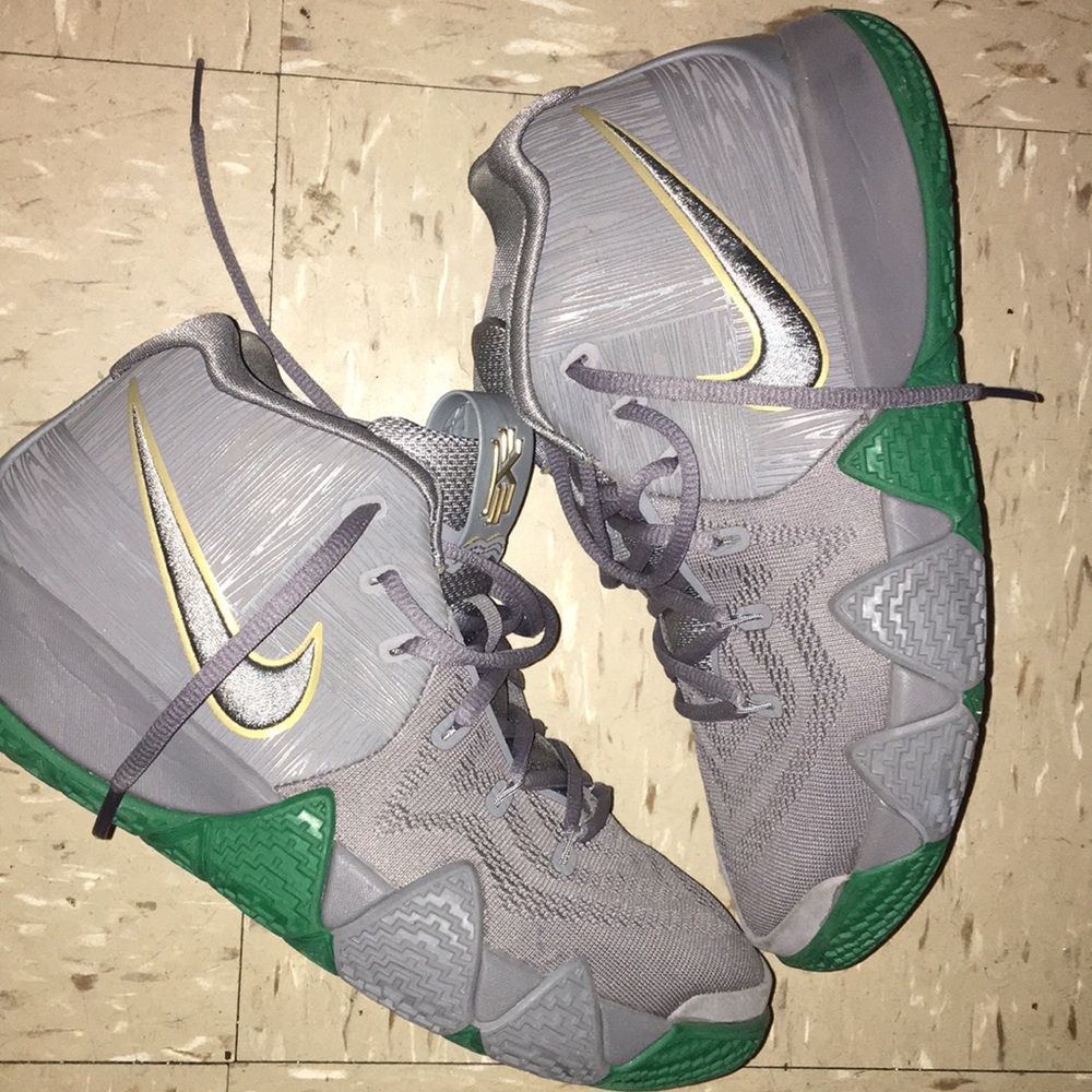 Kyrie 4s 7 in women worn ONCE